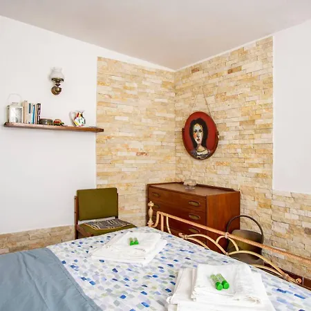 Apartment Domus Artis - House